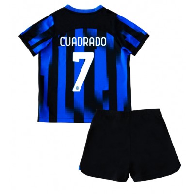 Kop-billigt-fotbollstrojor-Barn-Inter-Milan-Hemmatroja-2023-2024-fotbollstroja-set-Juan-Cuadrado-7